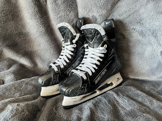 2024 Bauer Supreme M50 Pro Hockey Skates Regular Width Size 5 (Used)