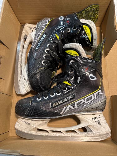 2021 Bauer Vapor 3X Hockey Skates Size 3 (Used)