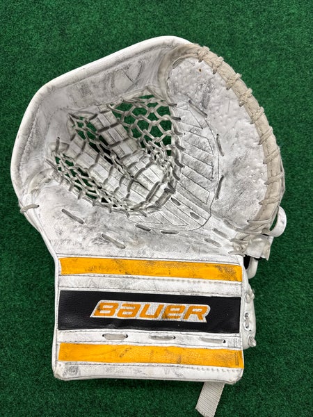 White & Yellow Junior Bauer GSX Goalie Glove Regular (Used)