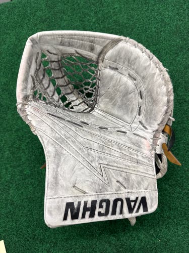 White Junior Vaughn Velocity V9 XP Goalie Glove Regular (Used)