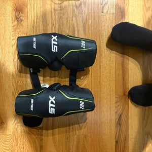 STX Stallion 200 Lacrosse Gloves Medium (Used)