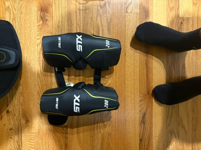 STX Stallion 200 Lacrosse Gloves Medium (Used)