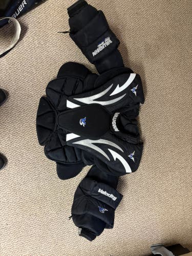 Small Vaughn Velocity V5 7800 Goalie Chest Protector (Used)