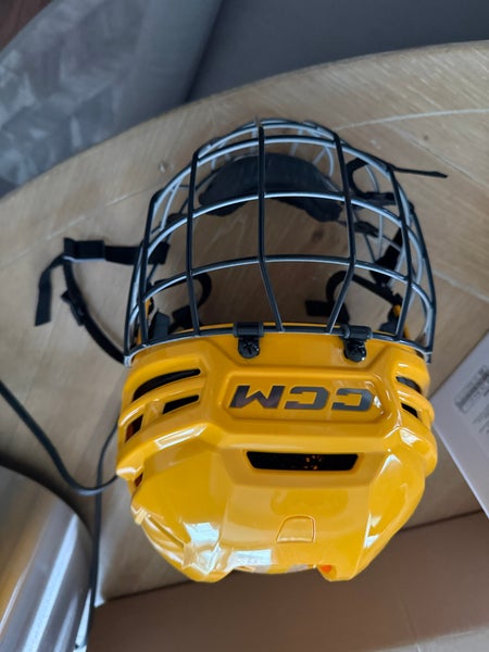 Medium CCM Tacks 920 Helmet (New)