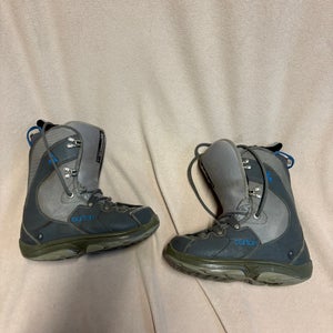 Women's Size 6.0 Burton Progression Snowboard Boots Medium Flex All Mountain (Used)