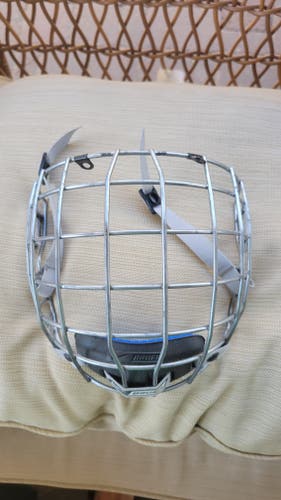 Medium Nike Bauer Fm4500 Full Cage (Used)