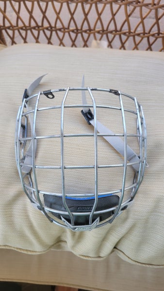Medium Nike Bauer Fm4500 Full Cage (Used)