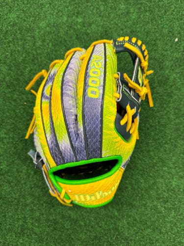 Wilson A2000 1786 "Savannah Bananas" RH Infield Baseball Glove 11.5" (New)