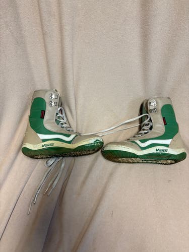 Women's Size W 7.0 Vans Siren Snowboard Boots (Used)