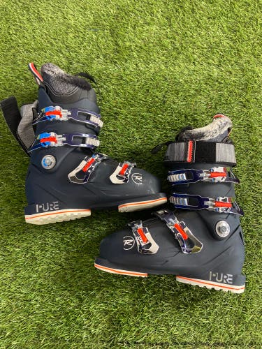 Mondo 22 & 22.5 Women's Rossignol Pure Elite 120 All Mountain Ski Boots Stiff Flex (New)