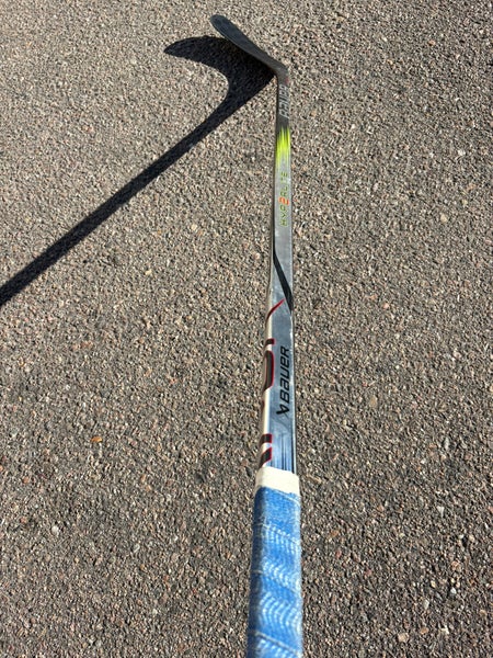 Junior Bauer Vapor Hyperlite 2 Hockey Stick Left Hand | P92 55 Flex *Cracked* (Used)