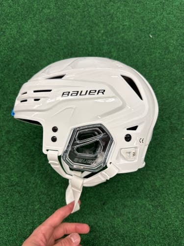 White Bauer Re-Akt 85 Helmet (New) | Medium