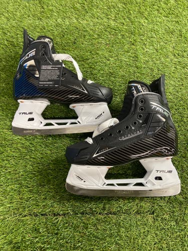 Intermediate True Catalyst ARC (SMU) Hockey Skates Wide Width Size 5.5 (New)
