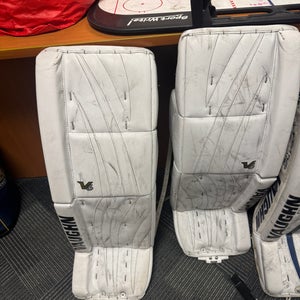 33" Vaughn Velocity V6 2200 Pro Goalie Leg Pads (Used)