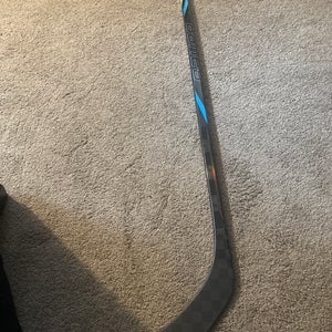 Junior Bauer Nexus Tracer 40 flex Right Handed Hockey Stick P28 40 Flex (New)