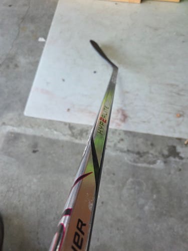 Youth Bauer Vapor Hyperlite 2 Left Hand Hockey Stick P92 Less Than 30 Flex (Used)