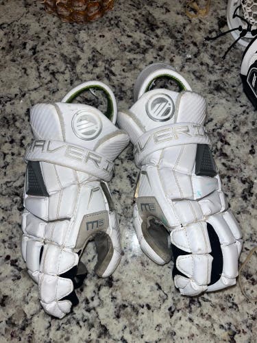 Maverik M5 Lacrosse Gloves Medium (Used)