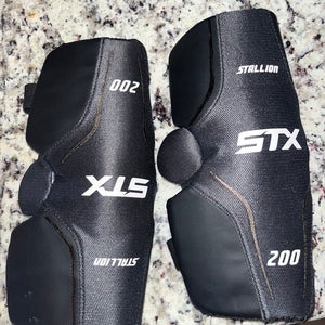 Medium Youth STX Stallion 200 Arm Pads (Used)