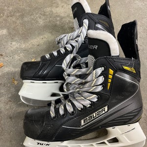 2015 Bauer Supreme 150 Hockey Skates Size 4 (Used)