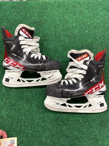 Intermediate CCM JetSpeed Vibe (SMU) Hockey Skates (Regular) Size 5 (Used)