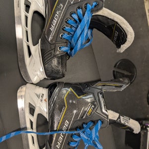 Bauer Supreme M40 Hockey Skates Size 4 (Used)