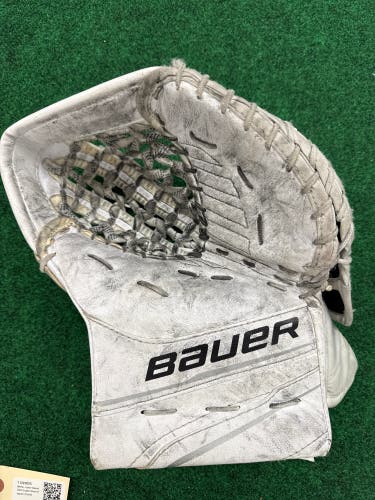 White Junior Bauer GSX Goalie Glove Regular (Used)