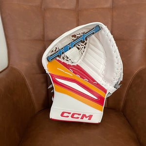 Dustin Wolf CCM eflex 7 pro return glove