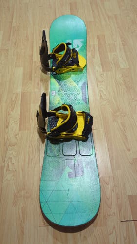 Burton LTR 155W (Wide), which stands for Learn To Ride. Binding L Fit 10.5-15.