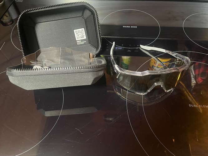 Unisex One Size Fits All 100% Sunglasses (Used)