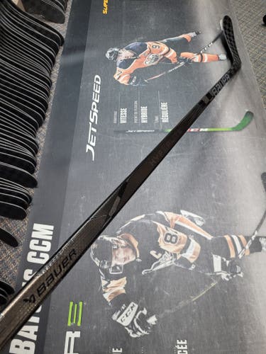 P28 | 77 Flex NEW! Senior Bauer Vapor Hyperlite2 Left Hand Hockey Stick P28 77 Flex Pro Stock (New)