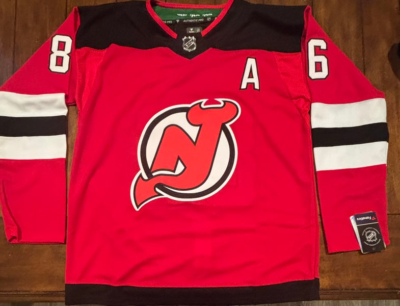 New Jersey Devils Jack Hughes Red Adult Medium (50) NWT Jersey
