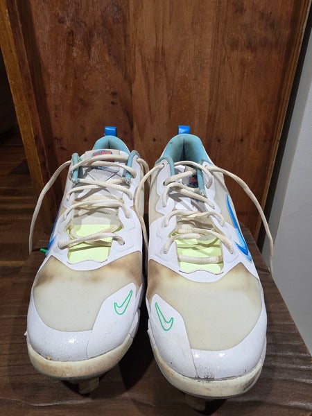 White Men's Size M 10.0 (W 11.0) Nike Low Top Metal (Used)