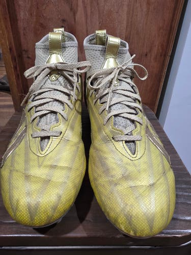 Men's Size M 10.5 (W 11.5) Adidas Mid Top Molded Cleats (Used)