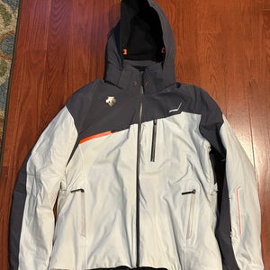 MINT CONDITION Men's Large Descente Ski Jacket
