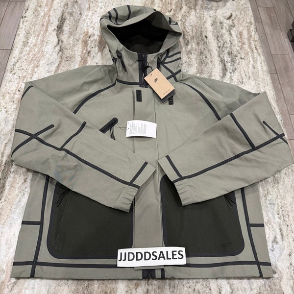 Nike Tech Storm-Fit Hooded Rain Jacket Light Army Men’s Sz Small HM9473-320 $395
New With Tags