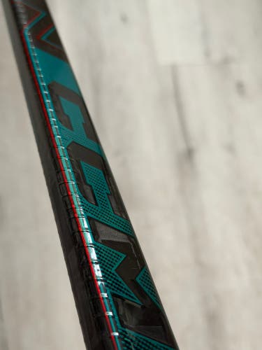 Senior CCM Vizion Right Handed Hockey Stick P29+1/4 85 Flex (New)