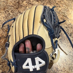 2024 44 Pro Signature Series RH Infield Baseball Glove 11" (Used) Youth