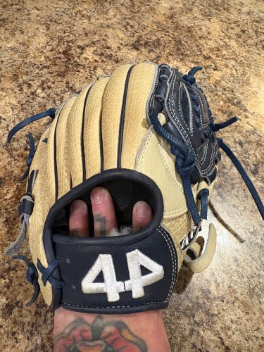 2024 44 Pro Signature Series RH Infield Baseball Glove 11" (Used)