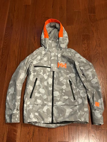 Used Men's Medium Helly Hansen Ski Jacket | GREAT CONDITION