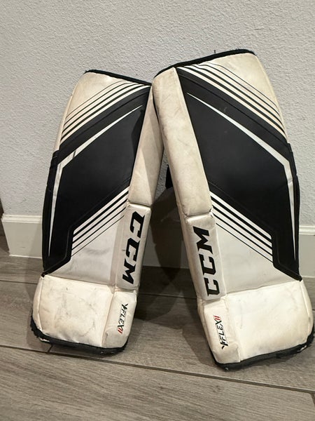 22" CCM YTFlex 2 Goalie Leg Pads (Used)