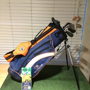 USKG WT-20 Juniors Set 29*H, 6-8 Irons, PW, SW, Putter TS51 Graphite & Stand Bag