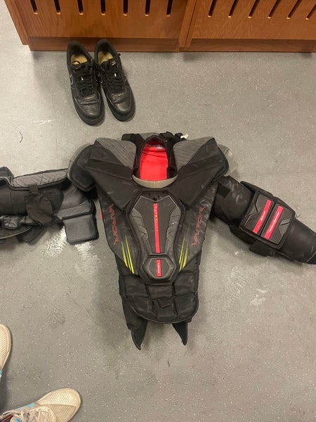 Large 2024 Bauer Vapor Hyperlite 2 Goalie Chest Protector (Used)