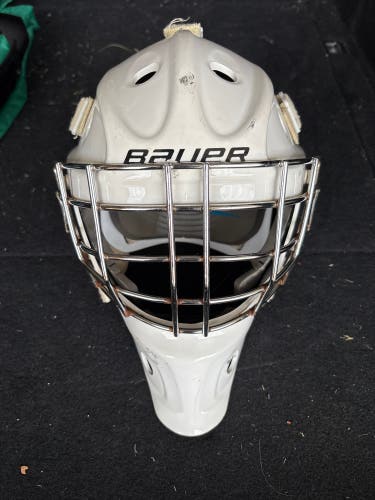 Junior Medium Bauer 930 Goalie Mask (Used)