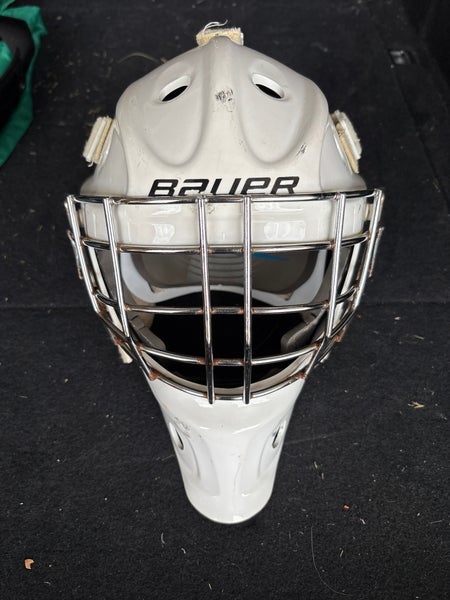 Junior Medium Bauer 930 Goalie Mask (Used)