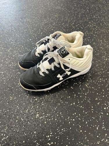Used Under Armour LEADOFF BB/SB Cleats Black And White Junior 04 11849-S000033639