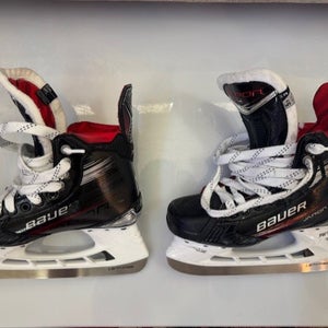 Bauer Vapor X4 Hockey Skates Intermediate Size 5.5 Fit 3 (Barely Used)