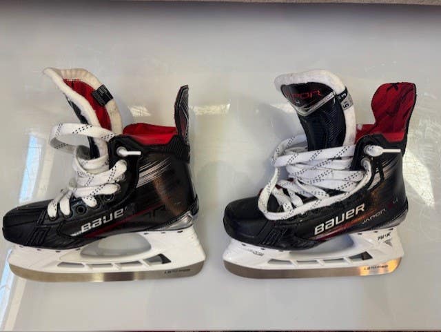 Bauer Vapor X4 Hockey Skates Intermediate Size 5.5 Fit 3 (Barely Used)