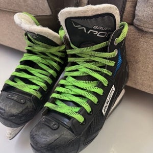 Bauer Vapor VOLT Hockey Skates Size 5 (Used)