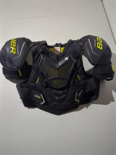 Men's Medium Senior Bauer Supreme 3S Shoulder Pads (Used)