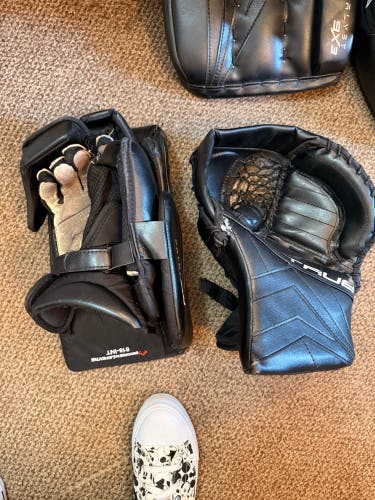 31" 2023 True HZRDUS 7X4 Goalie Leg Pads (Used)